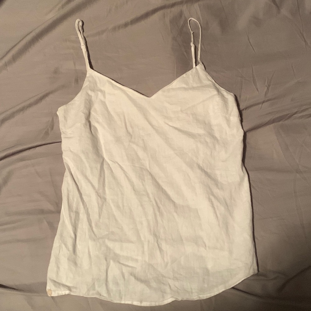 Plane whight tank tops